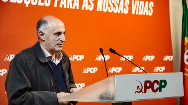 Sessão «Pelo direito à Habitação – testemunhos da realidade na região do Porto»