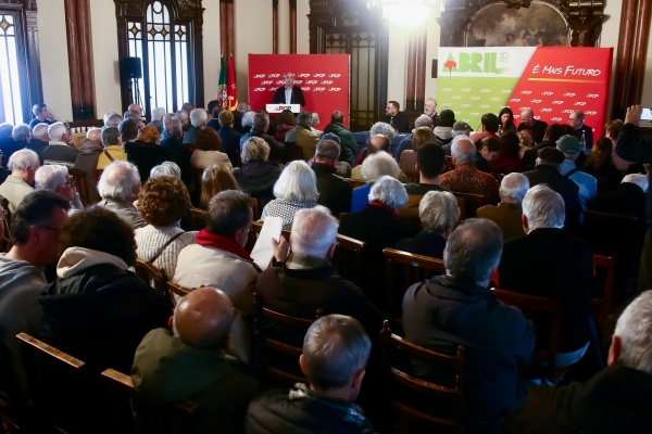 Sessão Pública «As nacionalizações, o crime das privatizações, sectores estratégicos e o desenvolvimento do País»